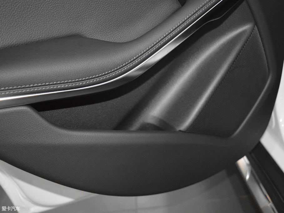 2017YGLA GLA 260 4MATIC \