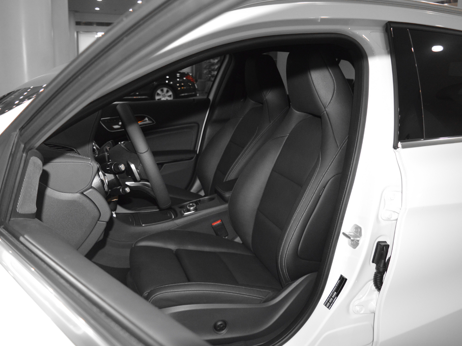 2017YGLA GLA 260 4MATIC \