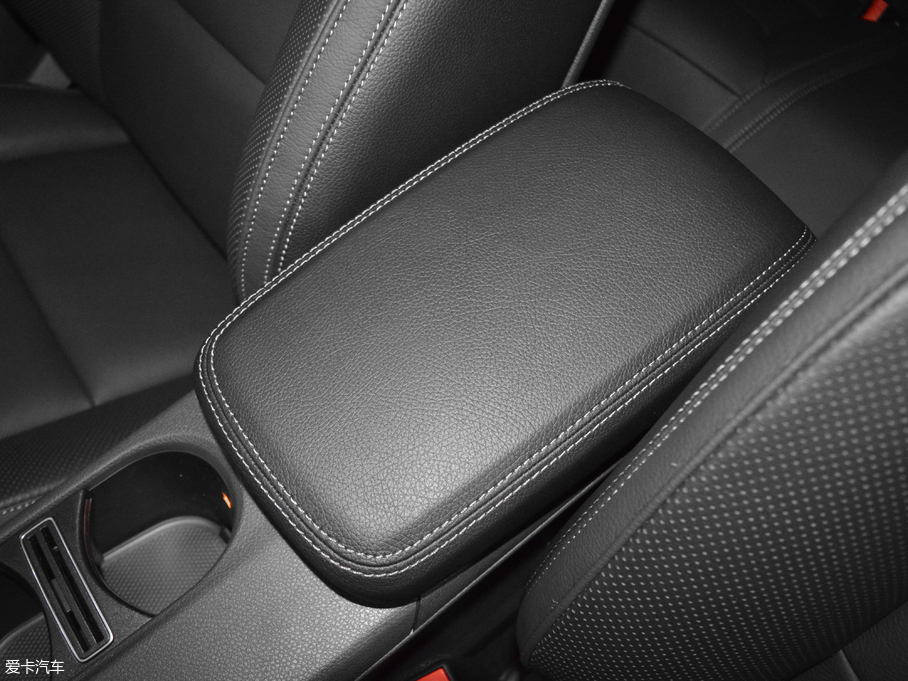 2017YGLA GLA 260 4MATIC \