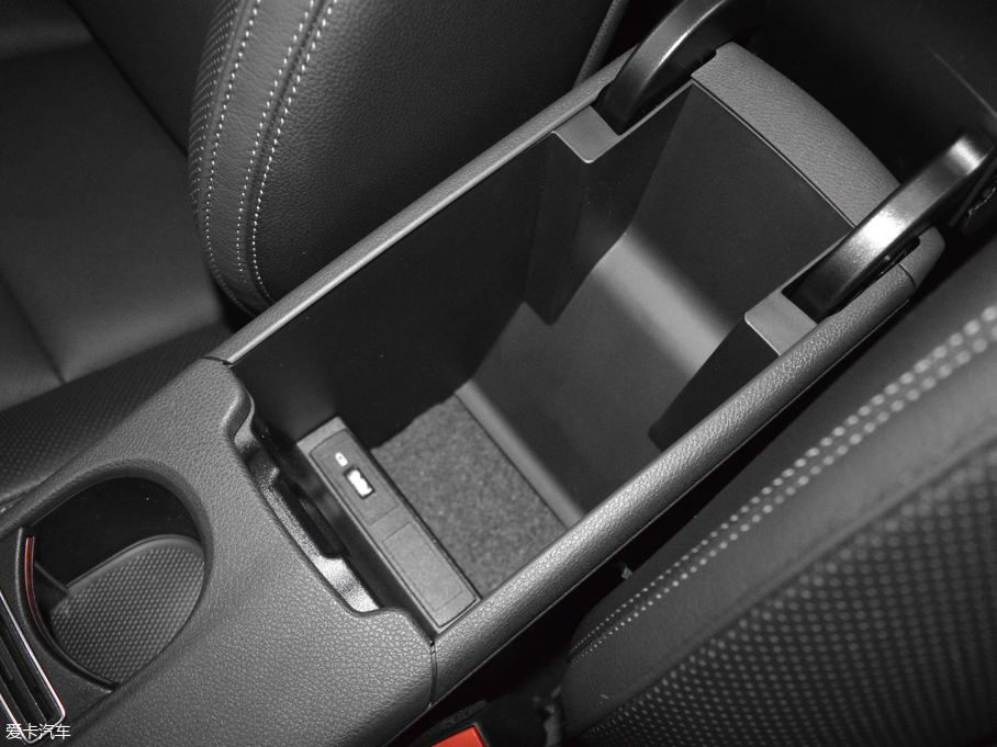 2017YGLA GLA 260 4MATIC \