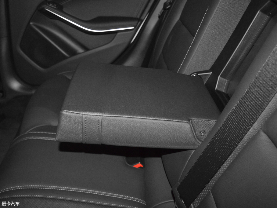 2017YGLA GLA 260 4MATIC \