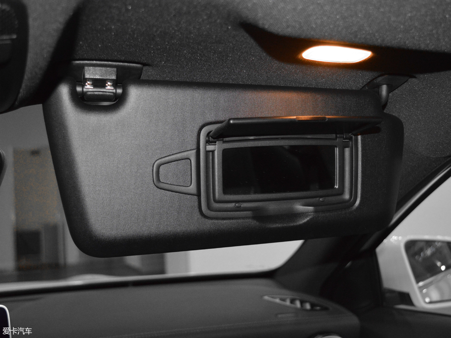 2017YGLA GLA 260 4MATIC \