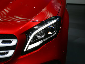 2017GLA 260 4MATIC \ ^