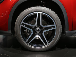 2017GLA 260 4MATIC \ ^