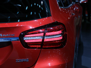 2017GLA 260 4MATIC \ ^