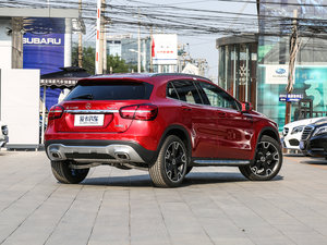 2017GLA 220 4MATIC r w^