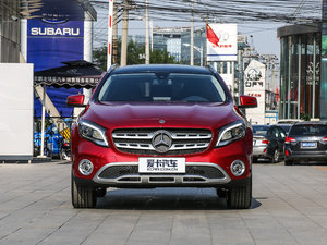 2017GLA 220 4MATIC r ^