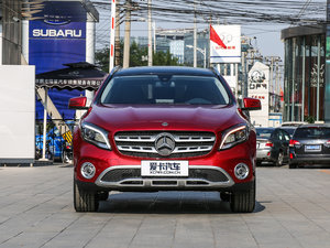 2017GLA 220 4MATIC r ^