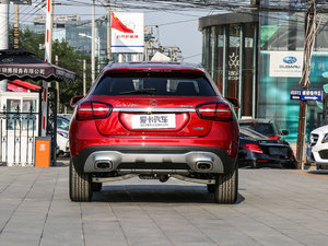 2017GLA 220 4MATIC r ^