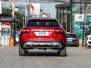 2017GLA 220 4MATIC r ^