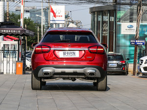 2017GLA 220 4MATIC r ^