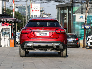 2017GLA 220 4MATIC r ^