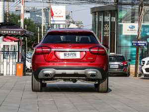 2017GLA 220 4MATIC r ^