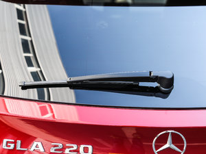 2017GLA 220 4MATIC r ^