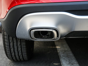 2017GLA 220 4MATIC r Ś