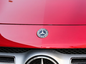 2017GLA 220 4MATIC r ^