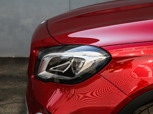 2017GLA 220 4MATIC r ^