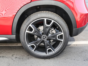 2017GLA 220 4MATIC r ^