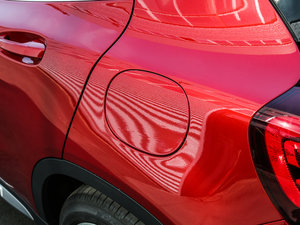 2017GLA 220 4MATIC r ^