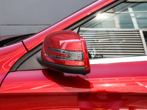 2017GLA 220 4MATIC r ^