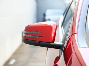 2017GLA 220 4MATIC r ^