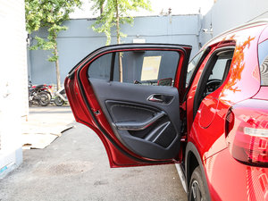 2017GLA 220 4MATIC r ܇T