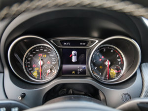 2017GLA 220 4MATIC r x