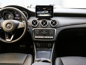 2017GLA 220 4MATIC r п_