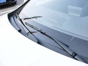 2017GLA 220 4MATIC r ^