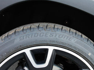 2017GLA 220 4MATIC r ^