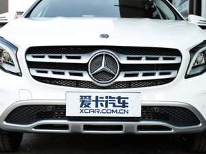 2017GLA 220 4MATIC r ^