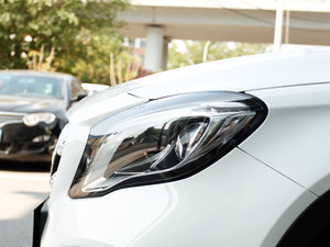 2017GLA 220 4MATIC r ^