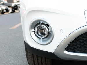 2017GLA 220 4MATIC r ^