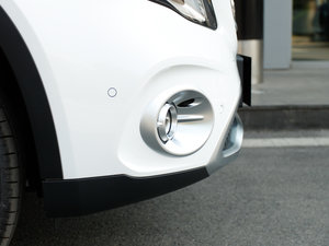 2017GLA 220 4MATIC r ^