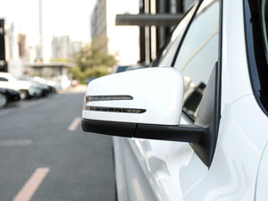 2017GLA 220 4MATIC r ^