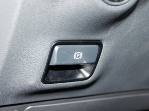 2017款GLA 220 4MATIC 时尚型 驻车制动器