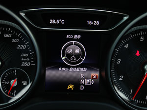 2017款GLA 220 4MATIC 时尚型 中控区
