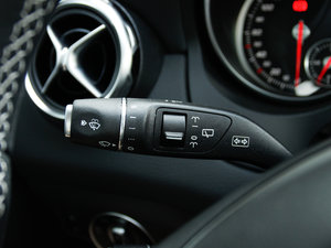 2017款GLA 220 4MATIC 时尚型 中控区