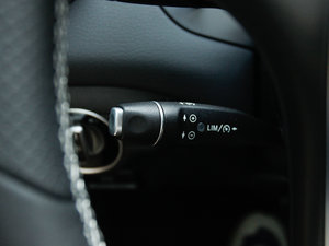 2017款GLA 220 4MATIC 时尚型 中控区
