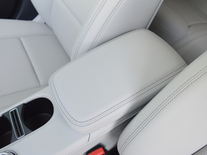 2017款GLA 220 4MATIC 豪华型 中央扶手箱