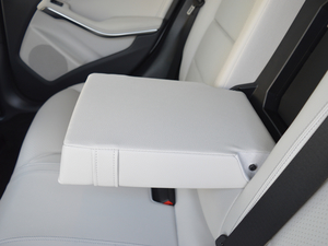 2017款GLA 220 4MATIC 豪华型 后排中央扶手