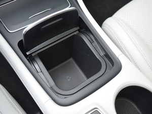 2017款GLA 220 4MATIC 豪华型 空间座椅