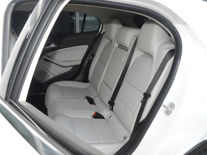 2017款GLA 220 4MATIC 豪华型 后排座椅