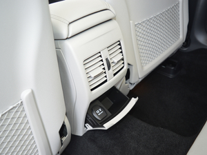 2017款GLA 220 4MATIC 豪华型 空间座椅
