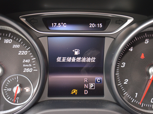 2017款GLA 220 4MATIC 豪华型 中控区
