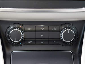 2017款GLA 220 4MATIC 豪华型 空调调节