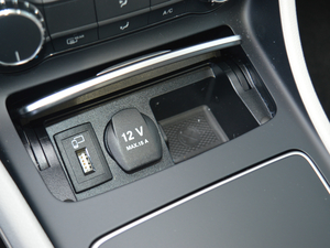 2017款GLA 220 4MATIC 豪华型 中控区