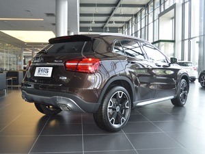 2017款GLA 220 4MATIC 时尚型 整体外观