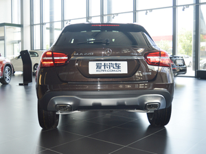 2017款GLA 220 4MATIC 时尚型 正后	
