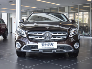 2017款GLA 220 4MATIC 时尚型 正前